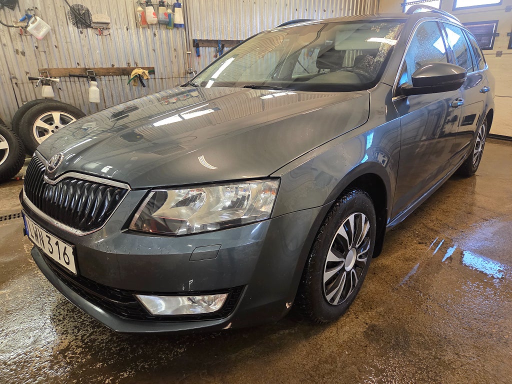 Skoda Octavia Kombi 1.6 TDI 4x4  Nybes.UA 1,95% Räntekamp.