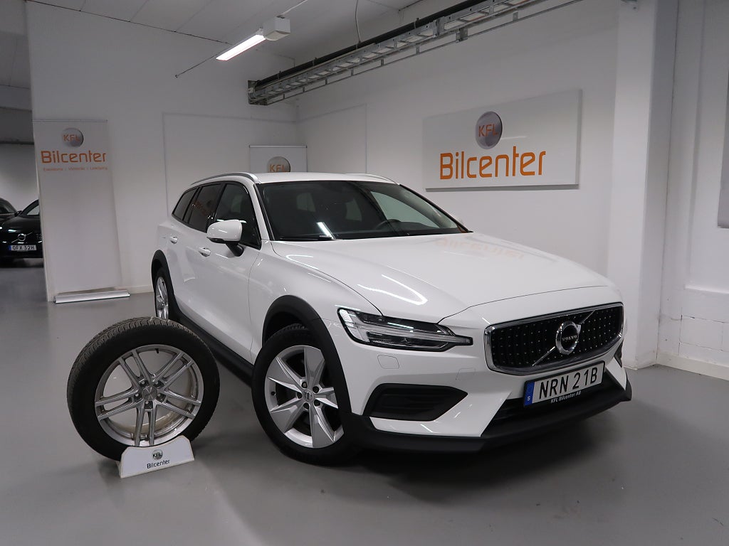 Volvo V60 Cross Country B4 AWD V-Däck ingår Navi-Kamera-Värmare-VoC-CarPlay-Pil