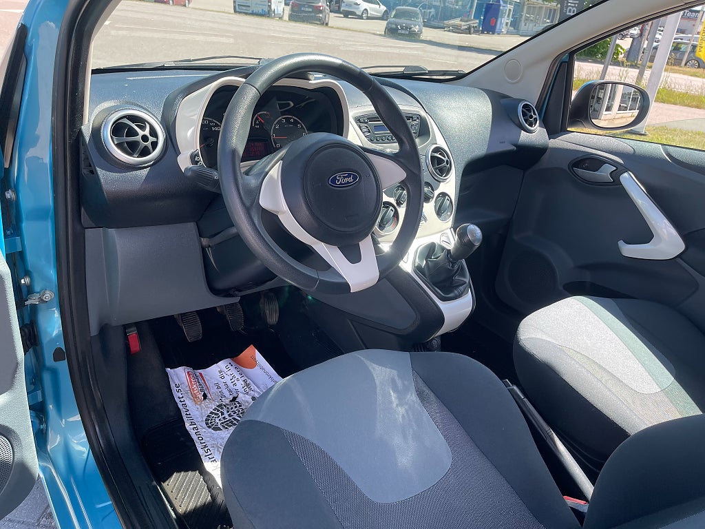 Ford Ka 1.2 Titanium 69 hk ENDAST 8692 mil