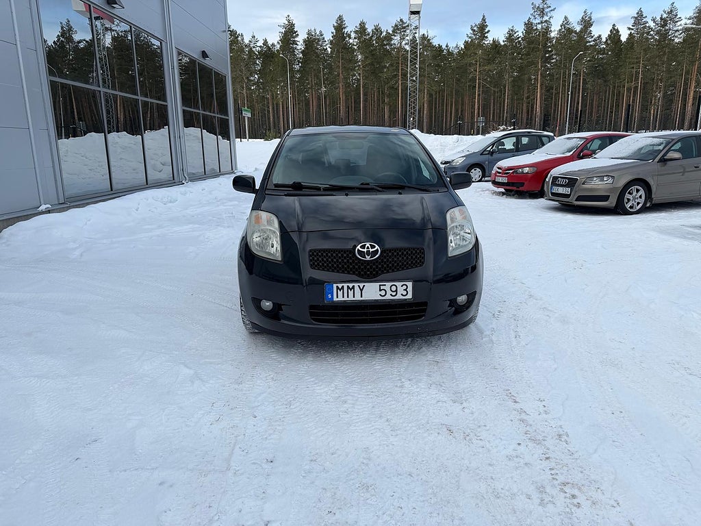 Toyota Yaris 5-dörrar 1.3 VVT-i Nyservad 