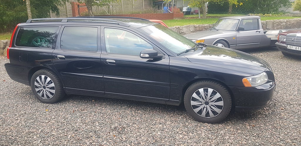 Volvo V70 Classic 2.5T Automat Momentum Nybesiktigad Fullservad