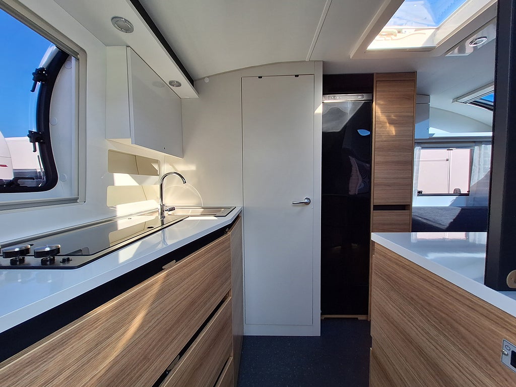 Adria Action 391 LH Dinette, Soltak
