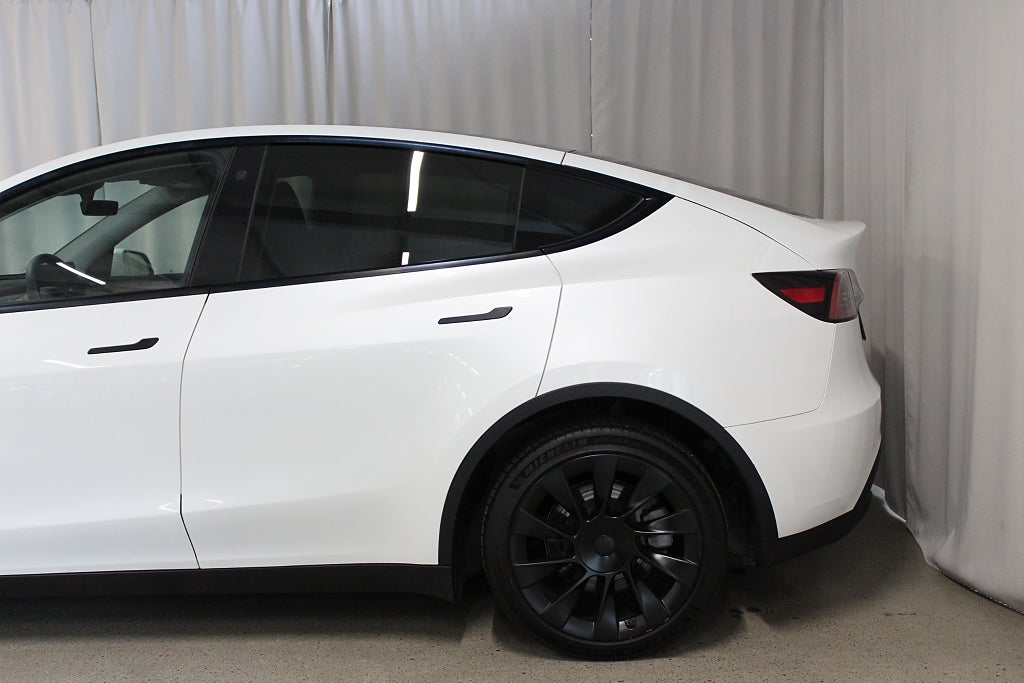 Tesla Model Y Long Range AWD 514 HK, Drag, 20'' Uberturbine, S&V-hjul