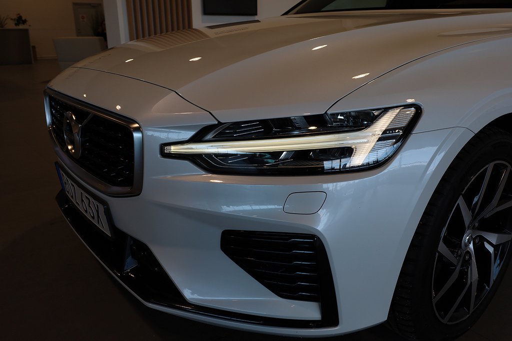 Volvo V60 T8 AWD Aut R-Design Pano Kamera Läder 2019