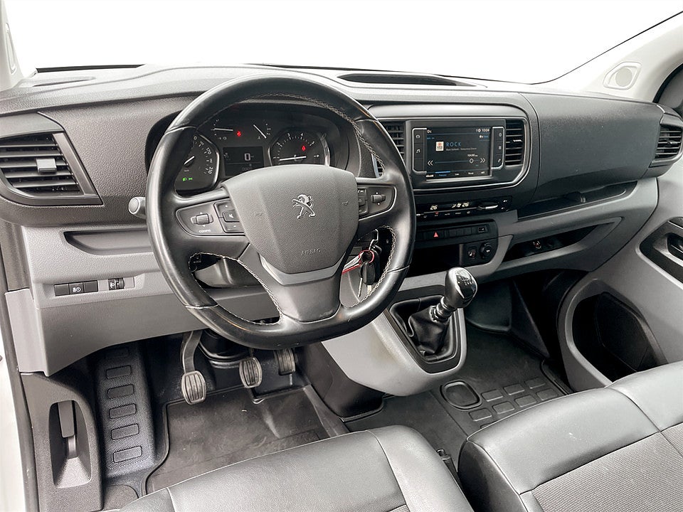 Bild på Peugeot Expert PRO+ 120Hk – Värmare / Inredning
