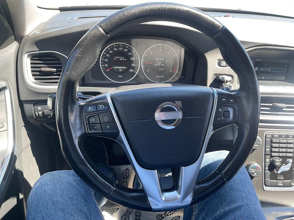 Volvo V60 DRIVe Momentum Dragkrok