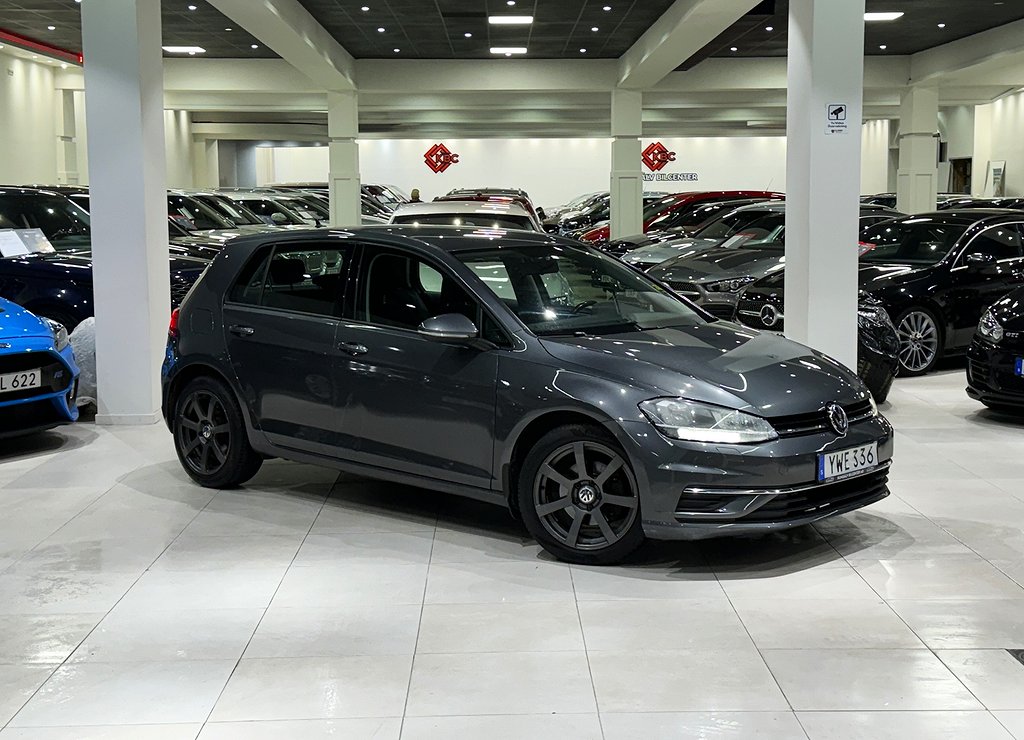 Volkswagen Golf 5-dörrar 1.6TDI/Auto/NyServ/Autopilot/D-Värme