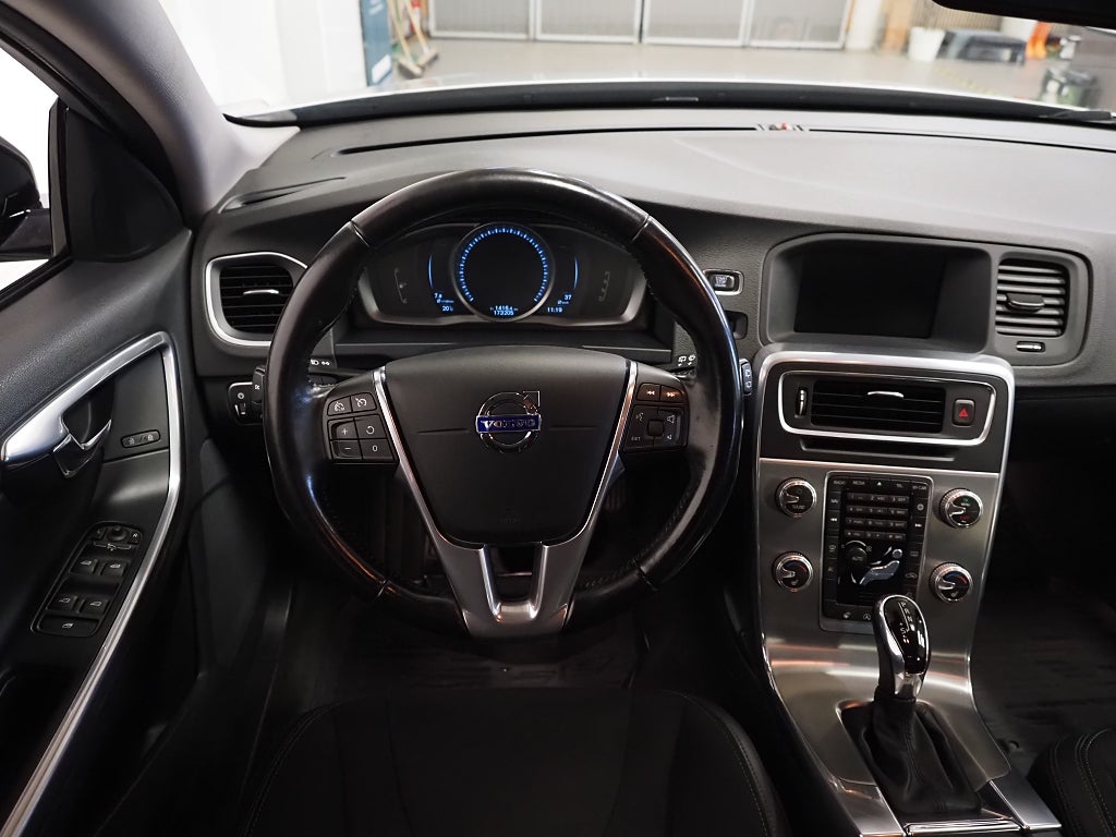 Volvo V60 Cross Country D4 AWD 190hk Momentum | D-värm | Kamrem bytt | 2016