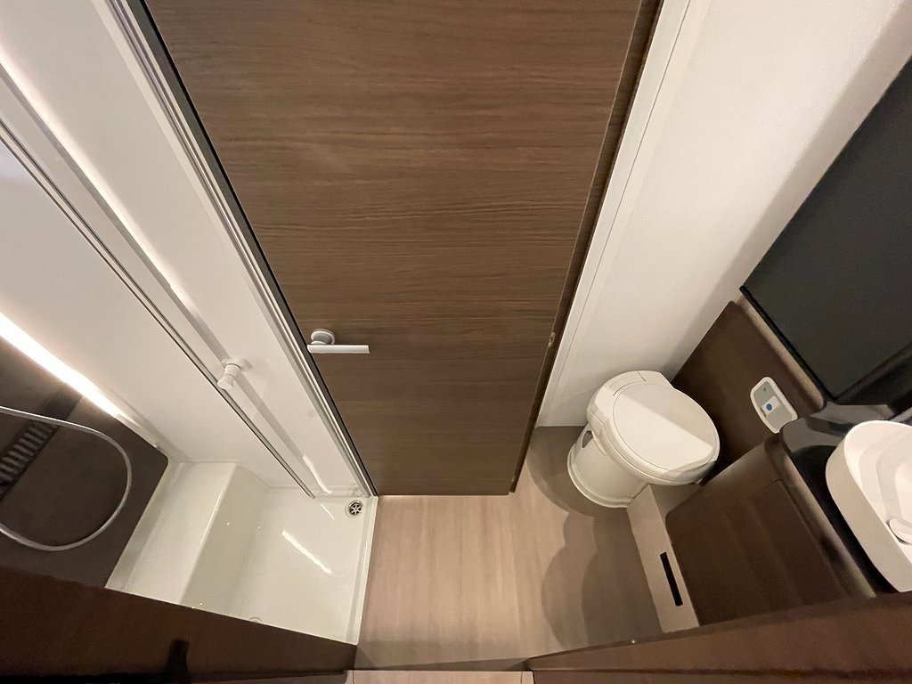 Adria Sonic Supreme 700 SL / Automat 180hk / ALDE / Taksäng - Adria