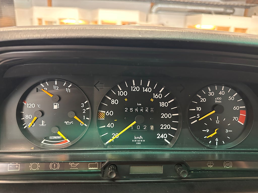 Mercedes-Benz 190 190 E 2.6 Automat Ac 160Hk 6 cylinders Fin bil thumbnail