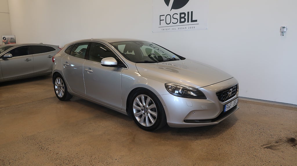 Volvo V40 *RÄNTEKAMPANJ 3.45% D2 Summum Kamera Nyservad Värmare