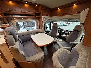Husbil-halvintegrerad Carthago C-Line T4.9 180HK AUT 2 av 24