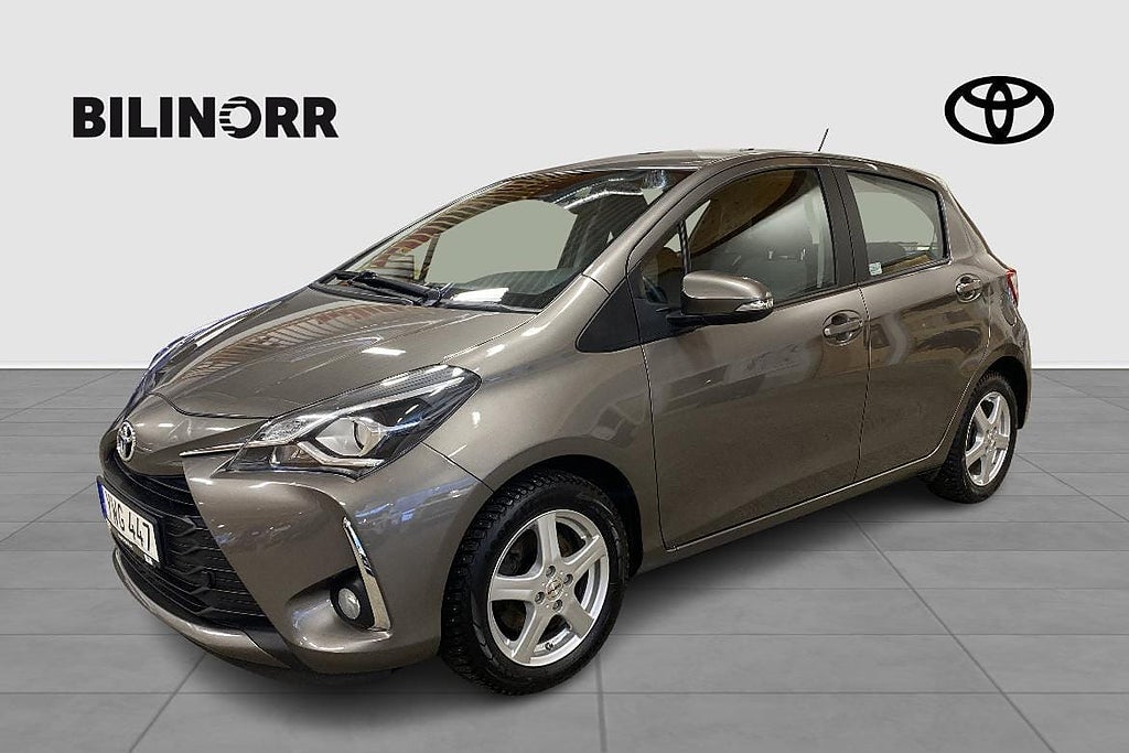 Toyota Yaris 1,5 5-D ACTIVE | Vinterhjul | Motorvärmare
