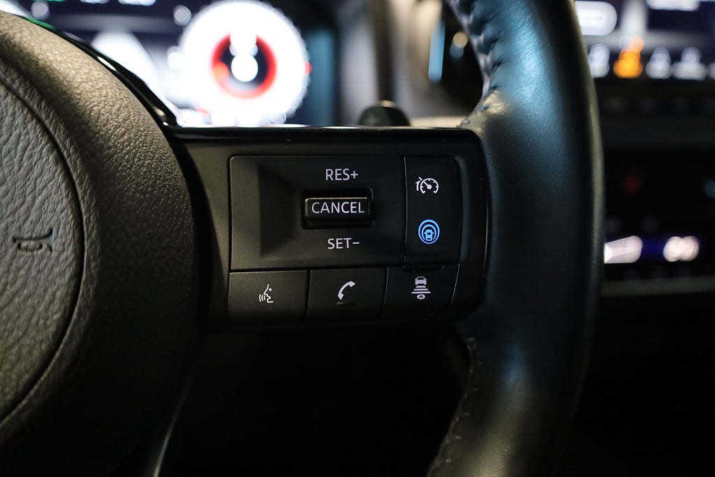 Nissan Qashqai 1.3 DIG-T AUT Drag 360° Navi CarPlay PDC HUD Keyless 2022