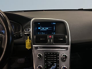 Volvo XC60 D4 AWD Geartronic S&V-däck/D-värm/Psens/MoK/Kamera/Drag – bild 11