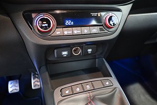 Halvkombi Hyundai i10 17 av 21