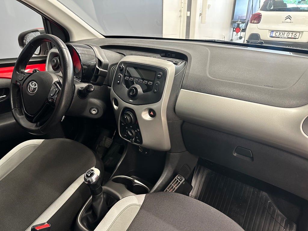 Toyota Aygo 5-dörrar 1.0 VVT-i X-PLAY Touch motor & Kupé värmare