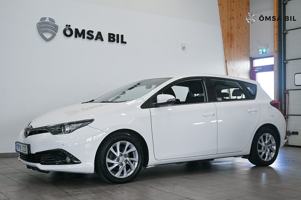 Toyota Auris Hybrid e-CVT Active Kamera 136hk