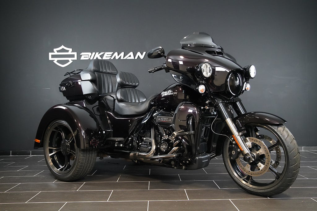 Harley-Davidson FLHTCUTGSE CVO Tri Glide 