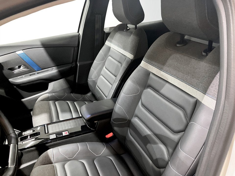 Bild på Citroën e-C4 Shine 50kWh 136hk Aut - B-KAMERA,CARPLAY,RATTVÄRME