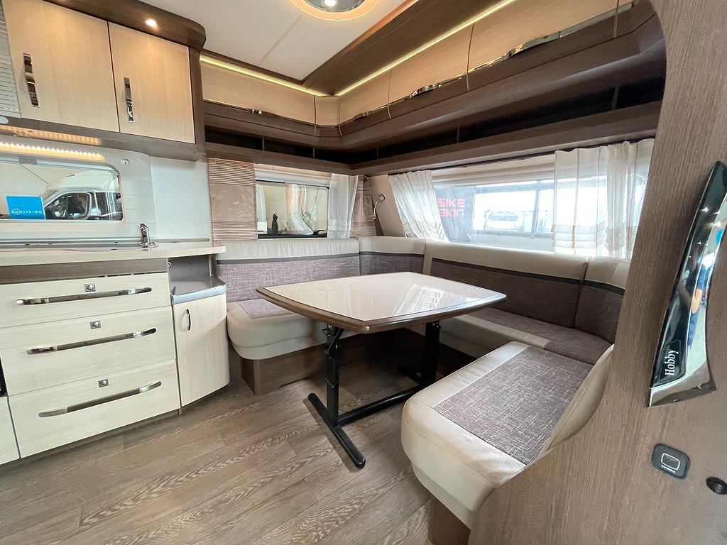 Hobby 720 Prestige KFU /ALDE/Förtält/Mover/AC/Solcell/Barnkammare - Hobby