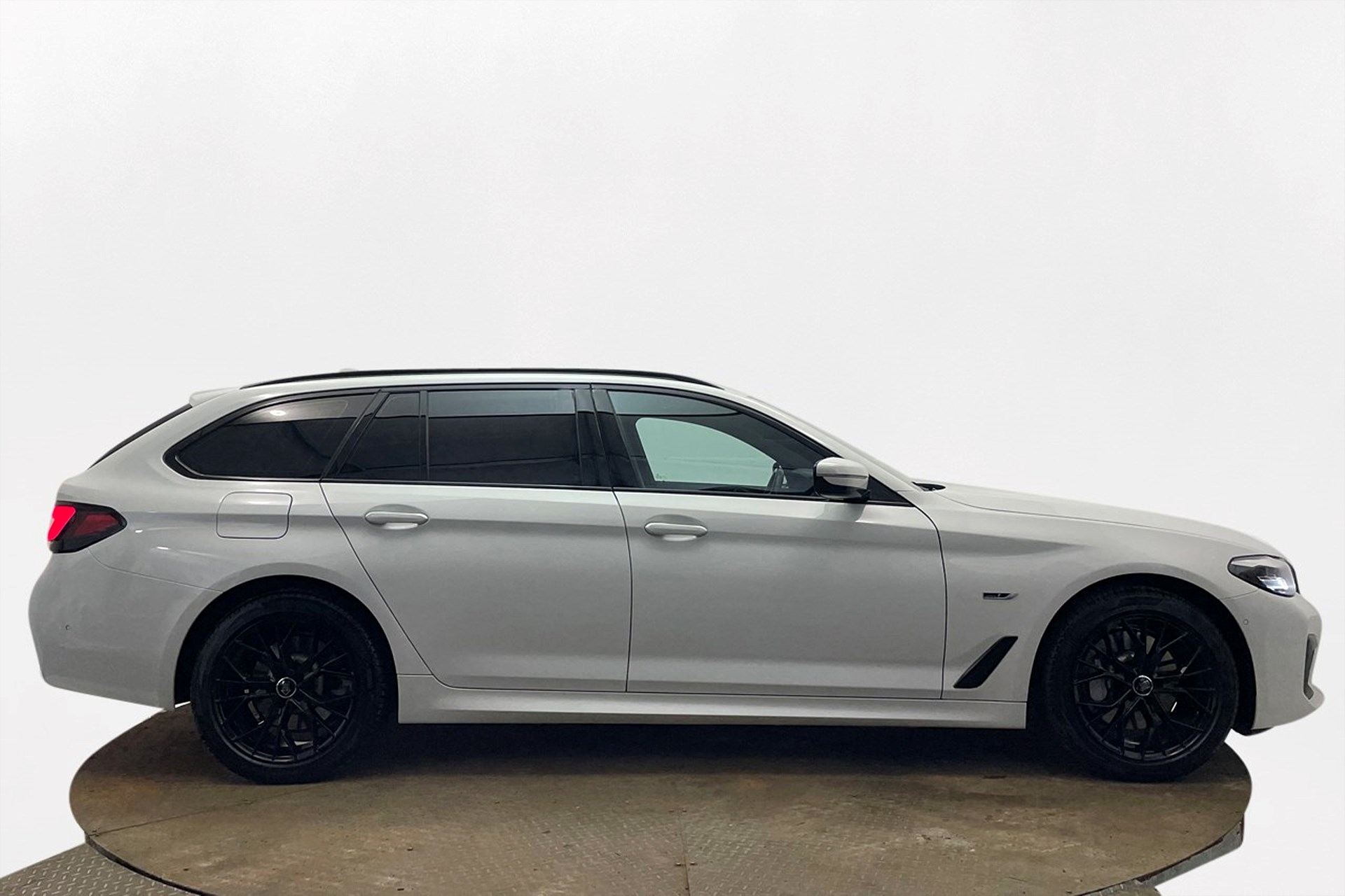 BMW 530 2023, kuva 4/70