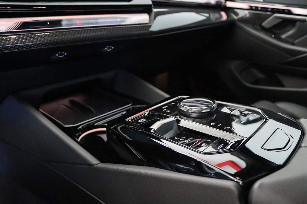 BMW i5 M60 xDrive Sedan MOMS M-Sport Kolfiber B&W Pano 360°