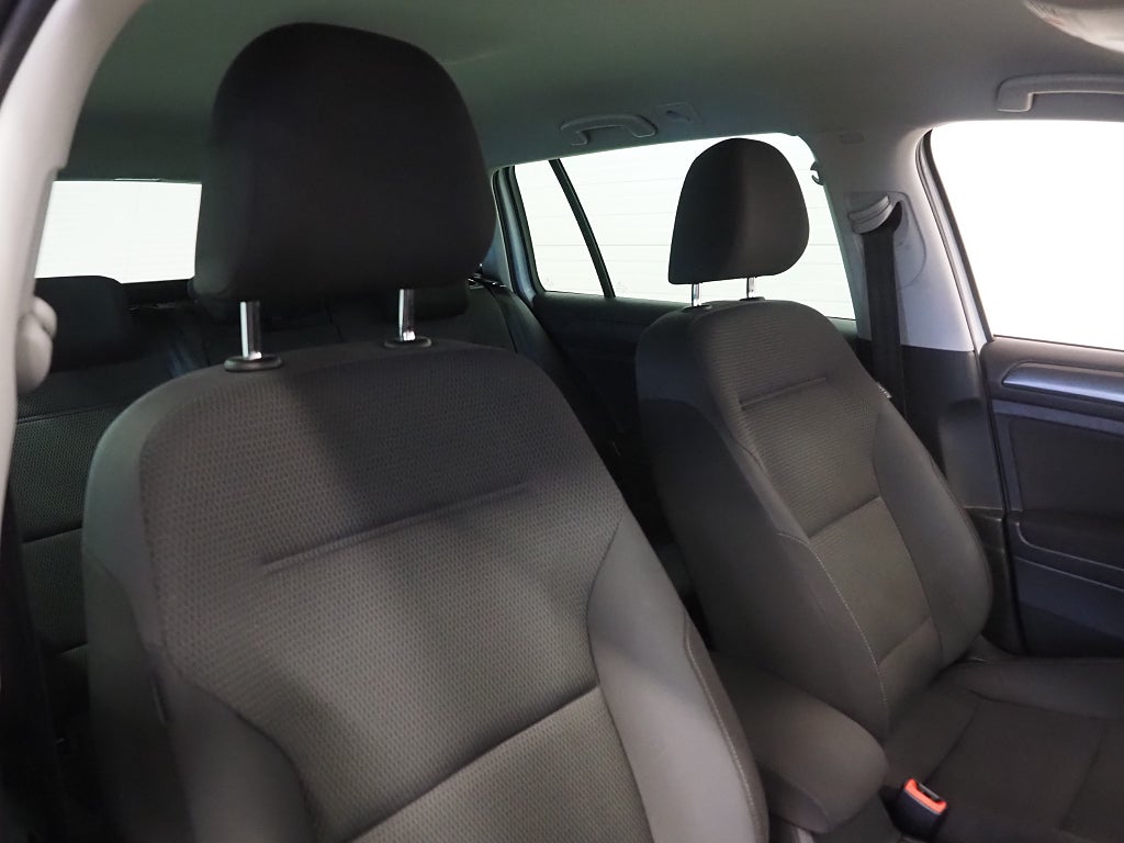 Volkswagen Golf Sportscombi 1.6 TDI 115hk Kamera Dieselvärmare ACC 2019