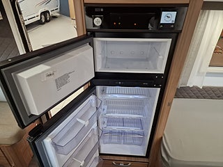 Husbil-halvintegrerad Adria MATRIX PLUS 670 SLT 18 av 27