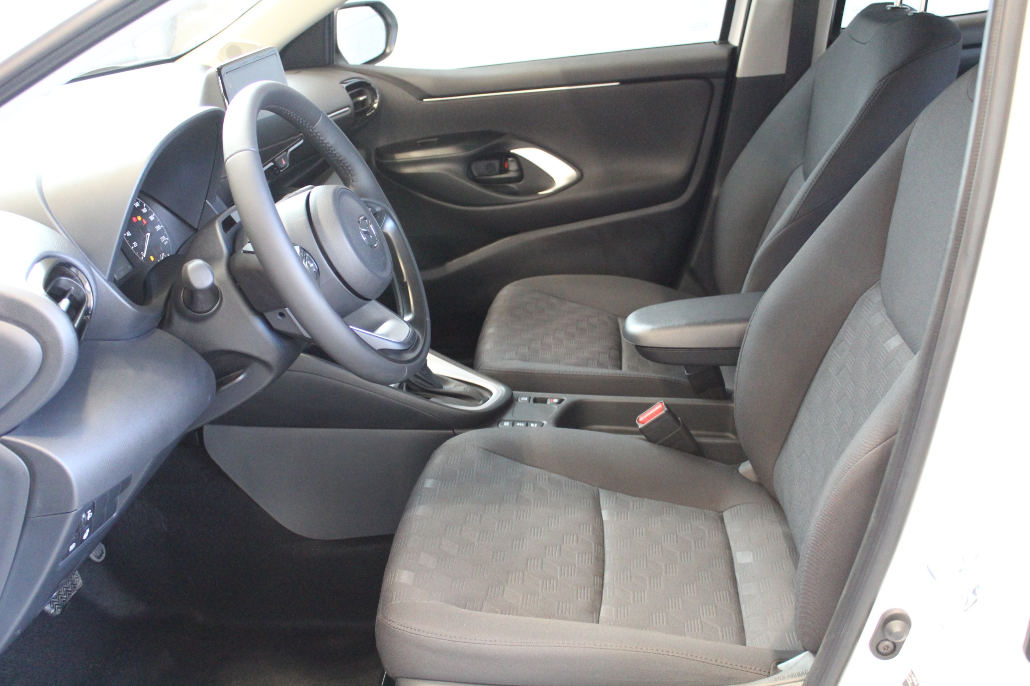 Mazda 2 Hybrid 116 hk, Exclusive-line 2026, bild 4/26
