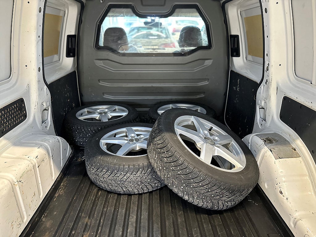 Volkswagen Caddy Alltrack Van 2.0 TDI 4Motion/DRAG/FJÄR-VÄRM/4.99%/MOMS
