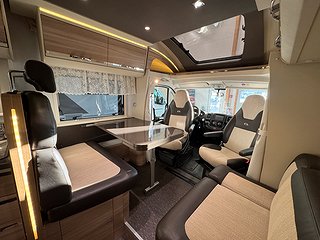 Husbil-halvintegrerad Adria Matrix 670 SLT AUT 2 av 20