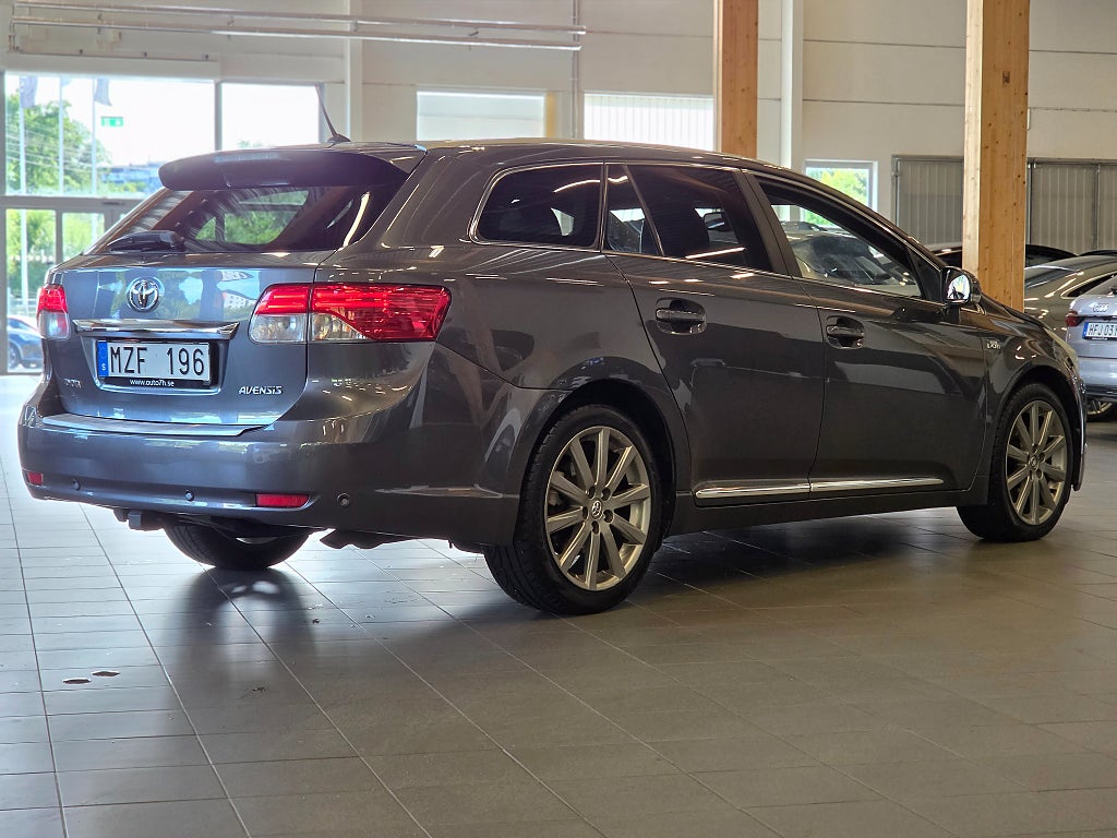 Toyota Avensis kombi 2.2 D-4D Executive / Drag / Skinn / Panorama /