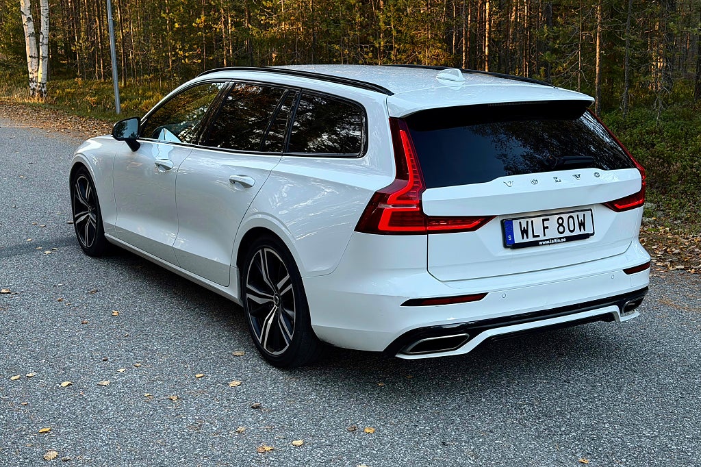 Volvo V60 D4 AWD Geartronic R-Design|Dragkrok|Svart innertak|VoC