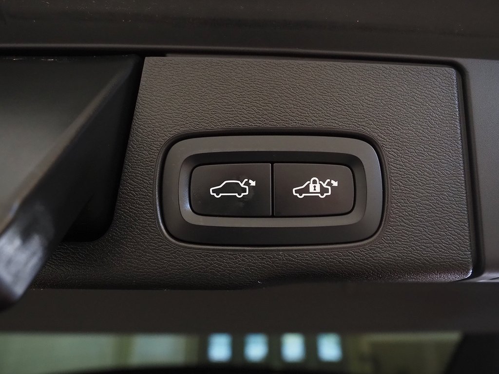 Volvo XC60 Recharge T8 392hk AWD R-Design |Drag|Pano|Skinn| 2020
