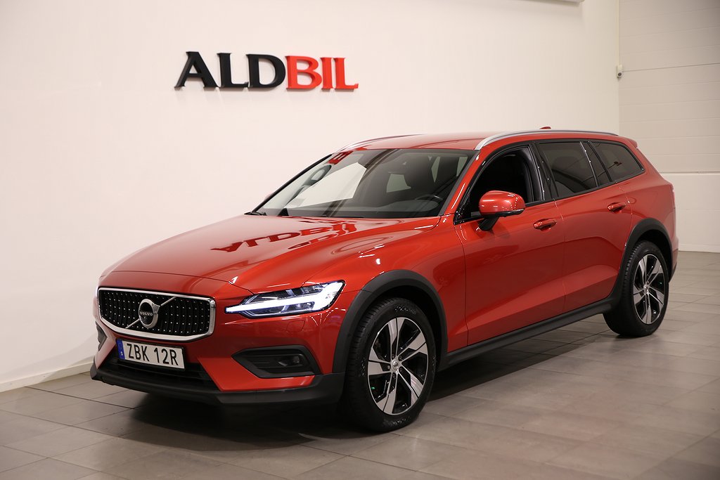 Volvo V60 Cross Country B4 197hk AWD Advanced SE Parkering / Drag / 360° / VOC