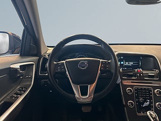 Volvo XC60 D4 AWD Aut Summum Business Edt Skinn/Dvärm/SoV/Ledramp – bild 9