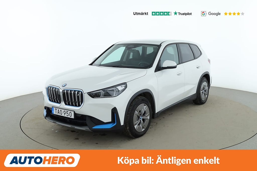 BMW iX1 xDrive30 / Spotify, Drag, Helljusassist, P-assist