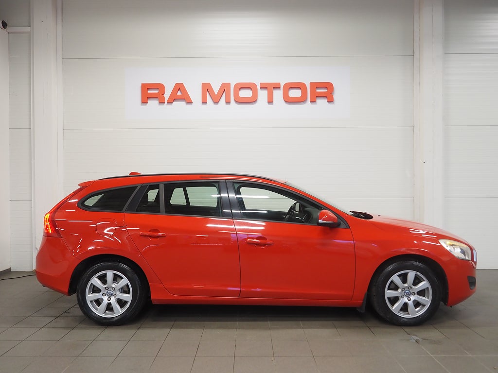 Volvo V60 T4F 180hk Aut Kinetic |Drag|Värmare|Keyless| 2012