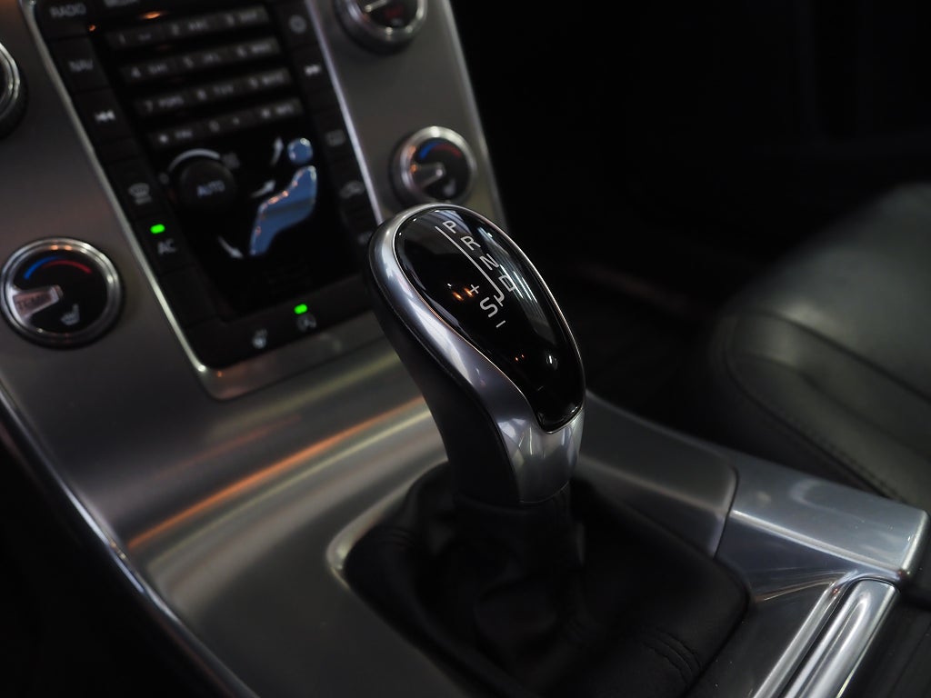 Volvo V60 D4 Geartronic 190hk Aut Summum VOC D-Värm Läder 2017