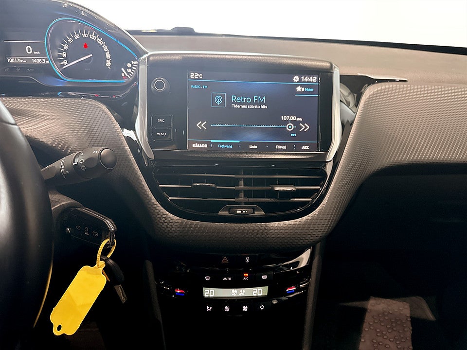 Bild på Peugeot 2008 Allure 1.2 PT 82hk BACKSENSORER
