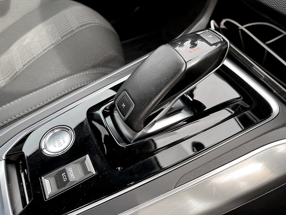 Bild på Peugeot 308 Allure 5D 1.2 PT 131hk Aut B-KAMERA CARPLAY