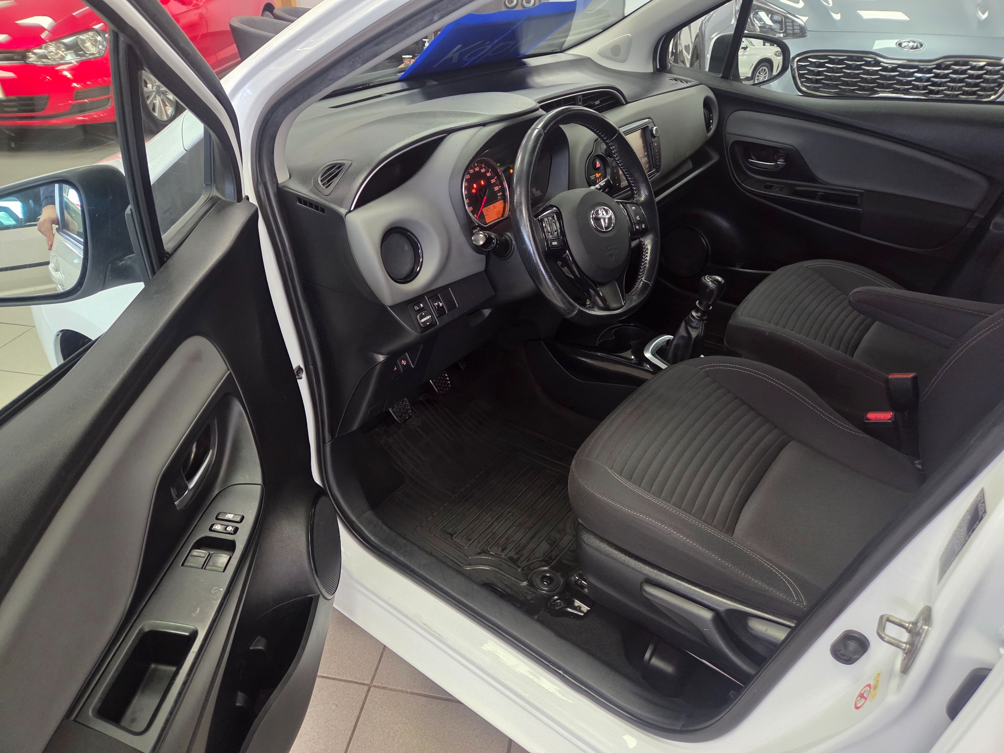 Toyota Yaris 2017, bild 2/54