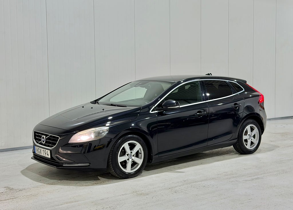 Volvo V40 D2 Momentum Business Edition Pro Värmare Drag 
