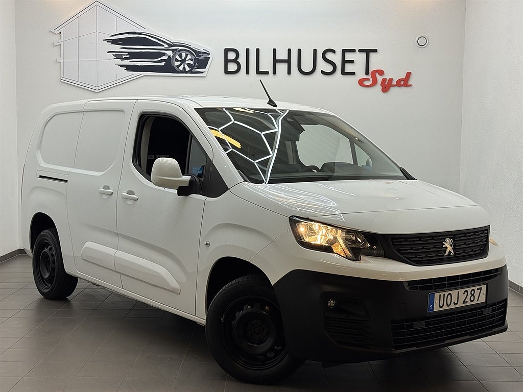 Peugeot Partner Utökad Last 1.5 102hk Moms Värmare/Krok/Carplay/2Brukare