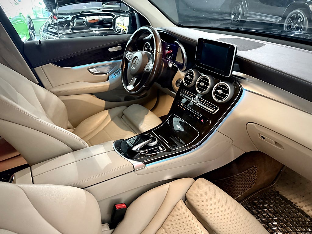 Mercedes-Benz GLC 220 d 4MATIC Exclusive Värmare Läder Drag - bild 23