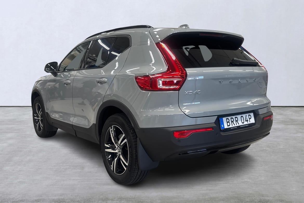 Volvo XC40 B3 FWD Bensin Plus Dark 2025, bild 4/10