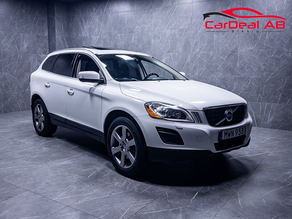 Volvo XC60 D4 Summum Värmare Pano Läder Kamera Drag *VÄLUTRUSTAD*