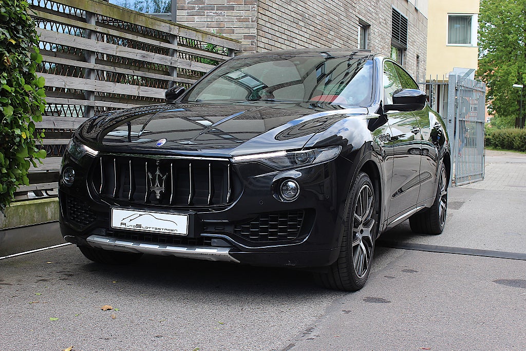 Maserati Levante SQ4 Zegna Luxury / Sv-såld / Nyservad