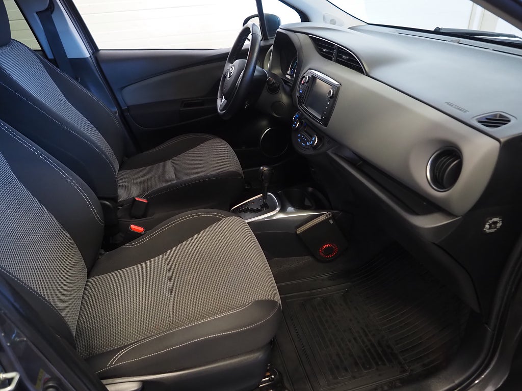 Toyota Yaris Hybrid e-CVT 101hk | Edition Feel | Navi | Värmare | 2015